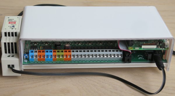 UniPi-Board mit aufgesetztem Raspberry